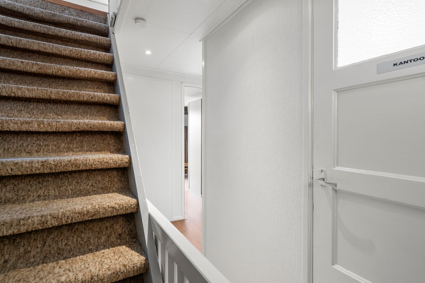 Terraced Home with Sunny Garden and Three Spacious Bedrooms — 25