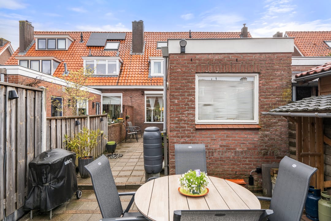 Terraced Home with Sunny Garden and Three Spacious Bedrooms — 31
