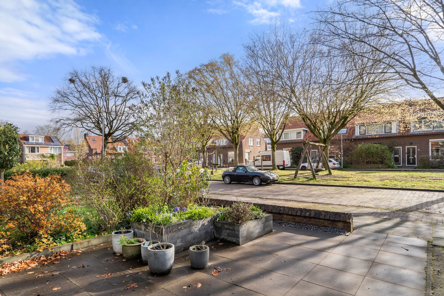 Terraced Home with Sunny Garden and Three Spacious Bedrooms — 34