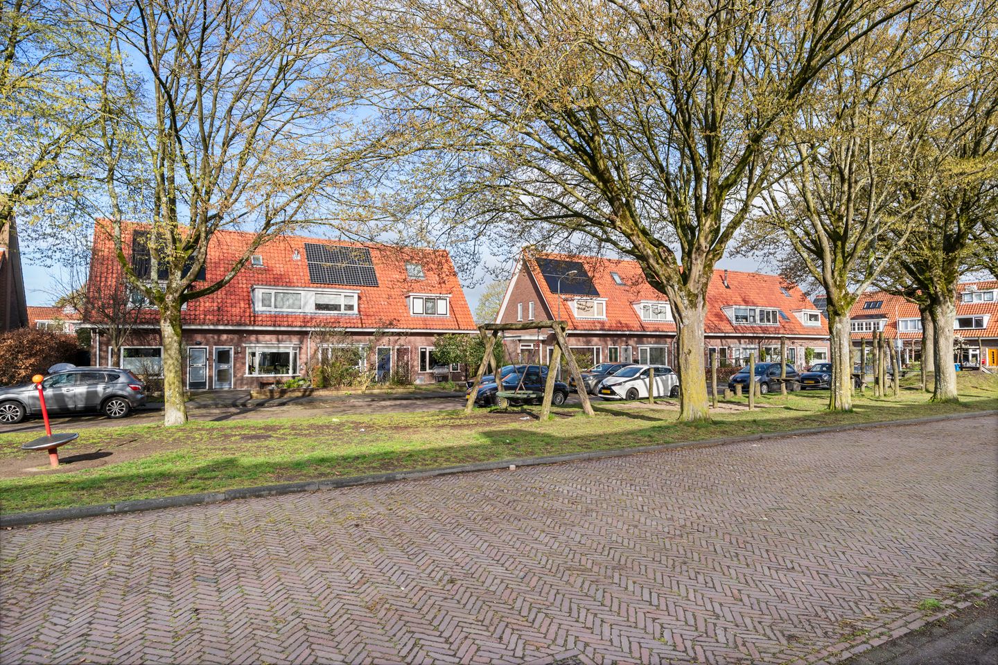 Terraced Home with Sunny Garden and Three Spacious Bedrooms — 35