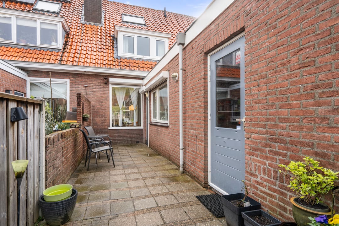 Terraced Home with Sunny Garden and Three Spacious Bedrooms — 32
