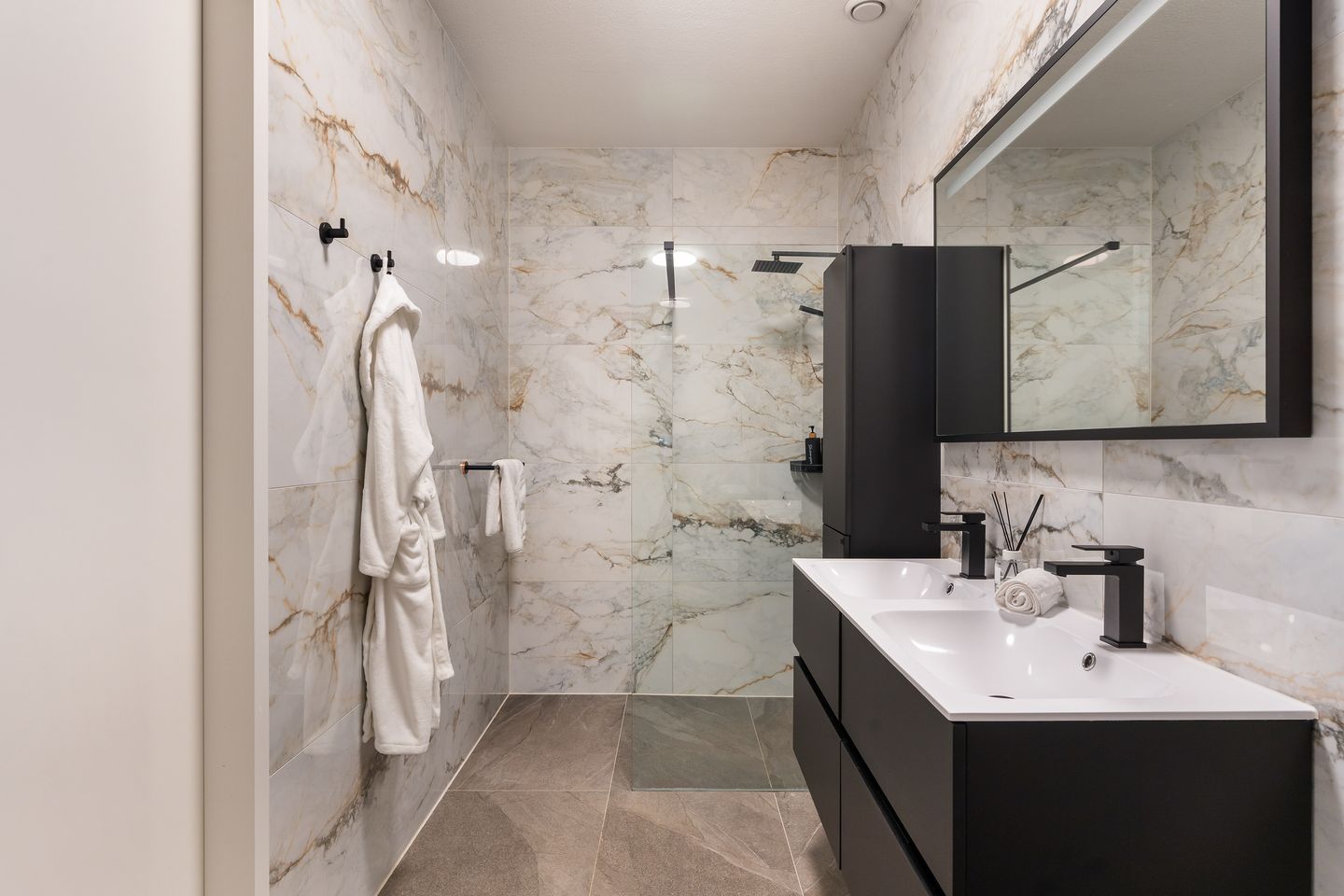 Foto 19 van Van der Duijn van Maasdamweg 716