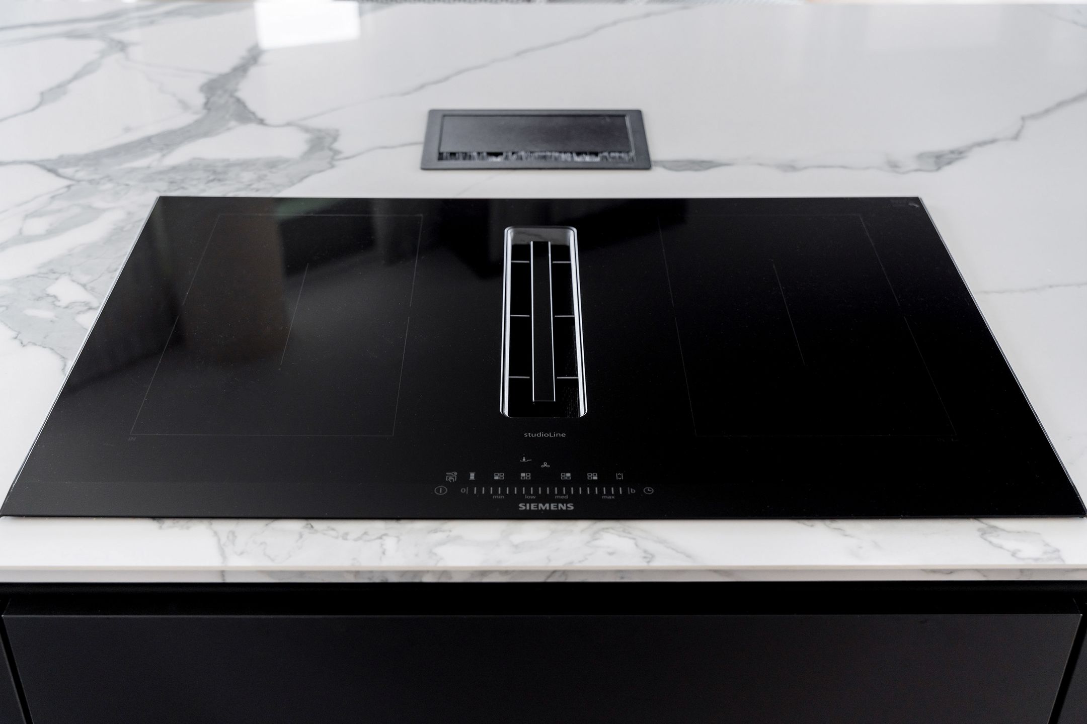 Foto 12 van Van der Duijn van Maasdamweg 716