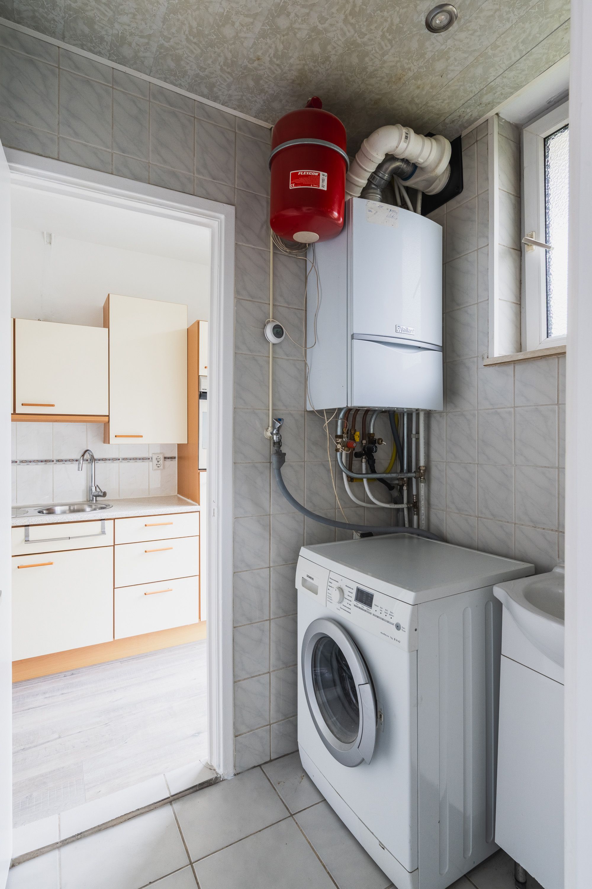 Bright 3-room apartment on second floor with two balconies in central Vlaardingen location — 21