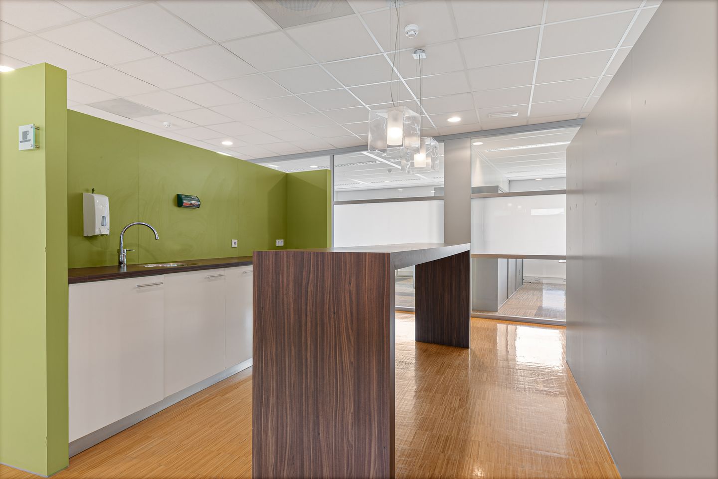 Bekijk foto 4 van Luchthavenweg 22