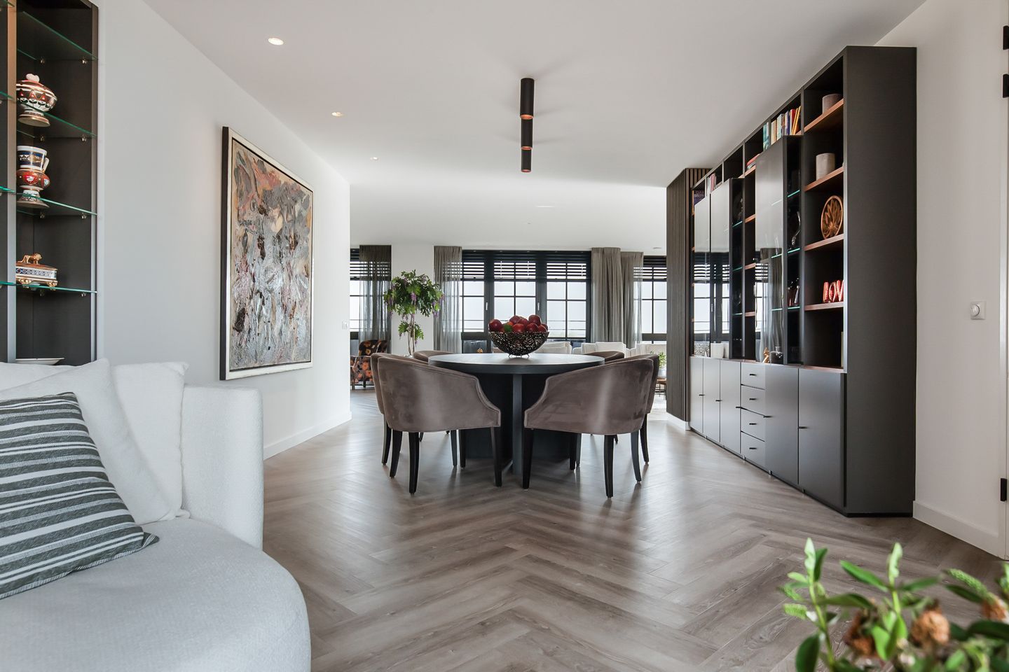 Luxury Penthouse with Panoramic Views and Two Rooftop Terraces — 29