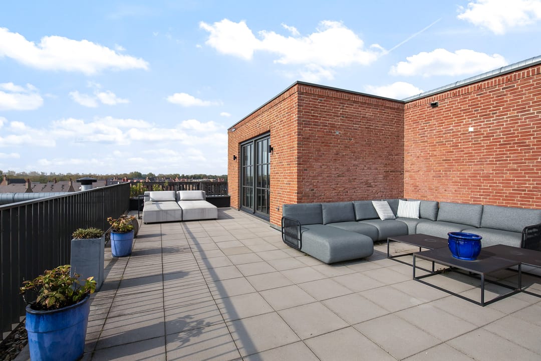 Luxury Penthouse with Panoramic Views and Two Rooftop Terraces — 16