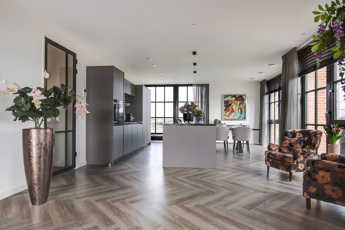 Luxury Penthouse with Panoramic Views and Two Rooftop Terraces — 19