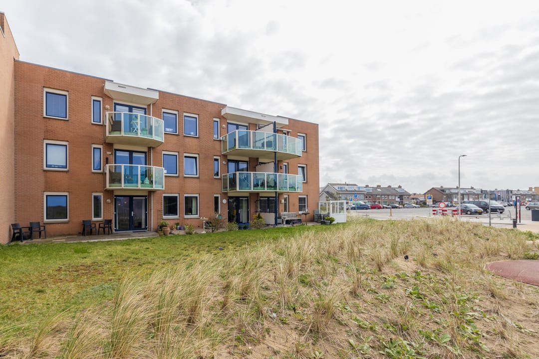 Spacious 2-Room Apartment with Sunny West-Facing Terrace and Dune Views — 22