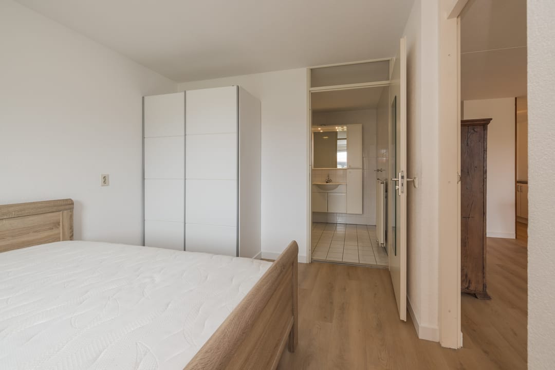 Spacious 2-Room Apartment with Sunny West-Facing Terrace and Dune Views — 17