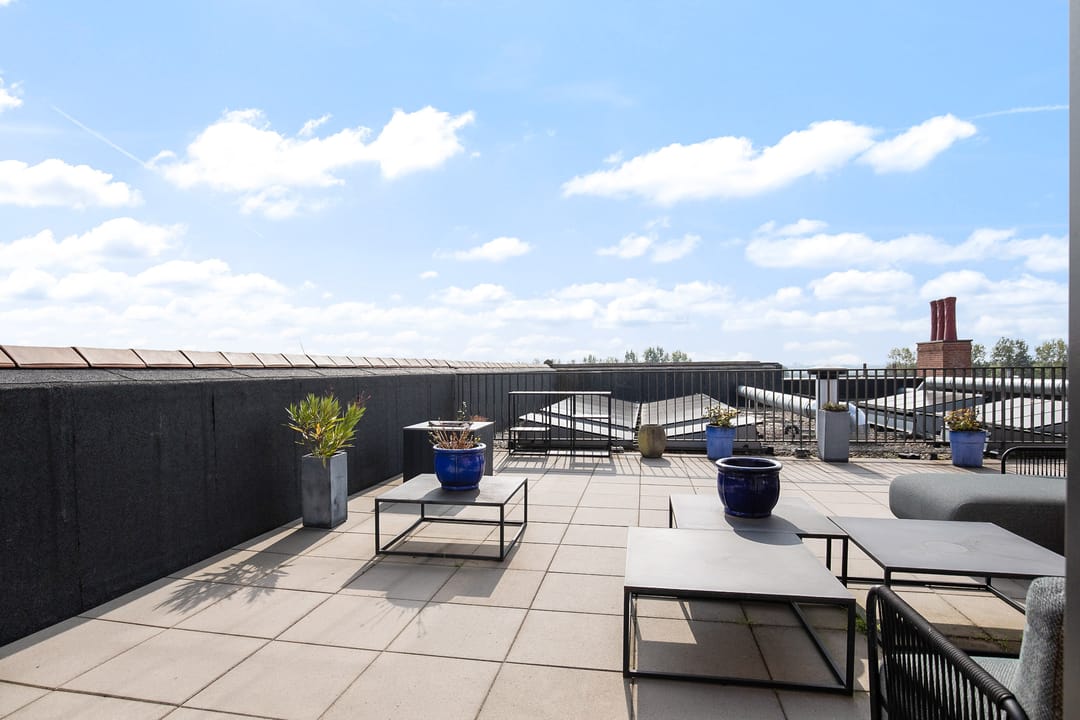 Luxury Penthouse with Panoramic Views and Two Rooftop Terraces — 13
