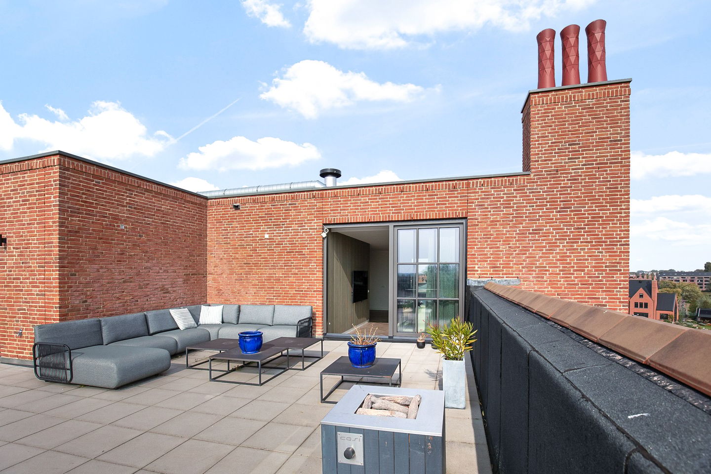 Luxury Penthouse with Panoramic Views and Two Rooftop Terraces — 14