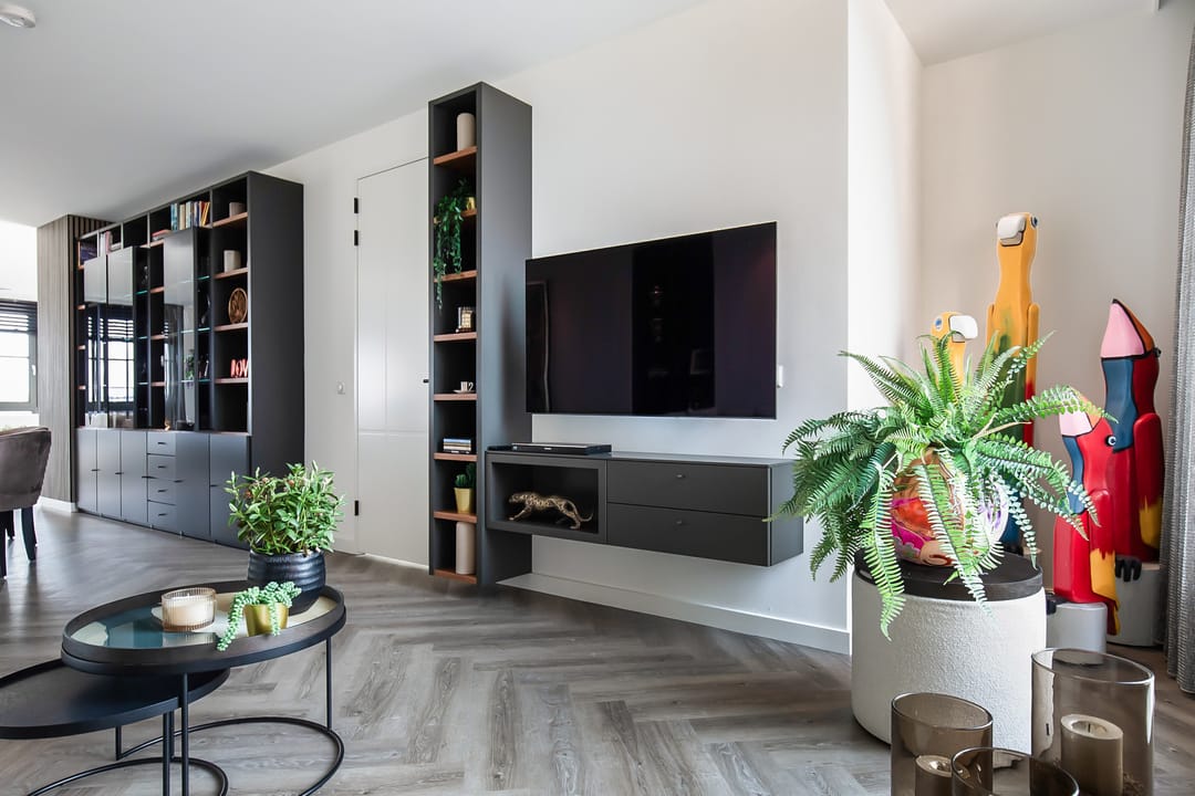 Luxury Penthouse with Panoramic Views and Two Rooftop Terraces — 28