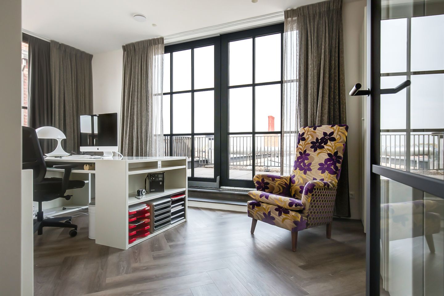 Luxury Penthouse with Panoramic Views and Two Rooftop Terraces — 49