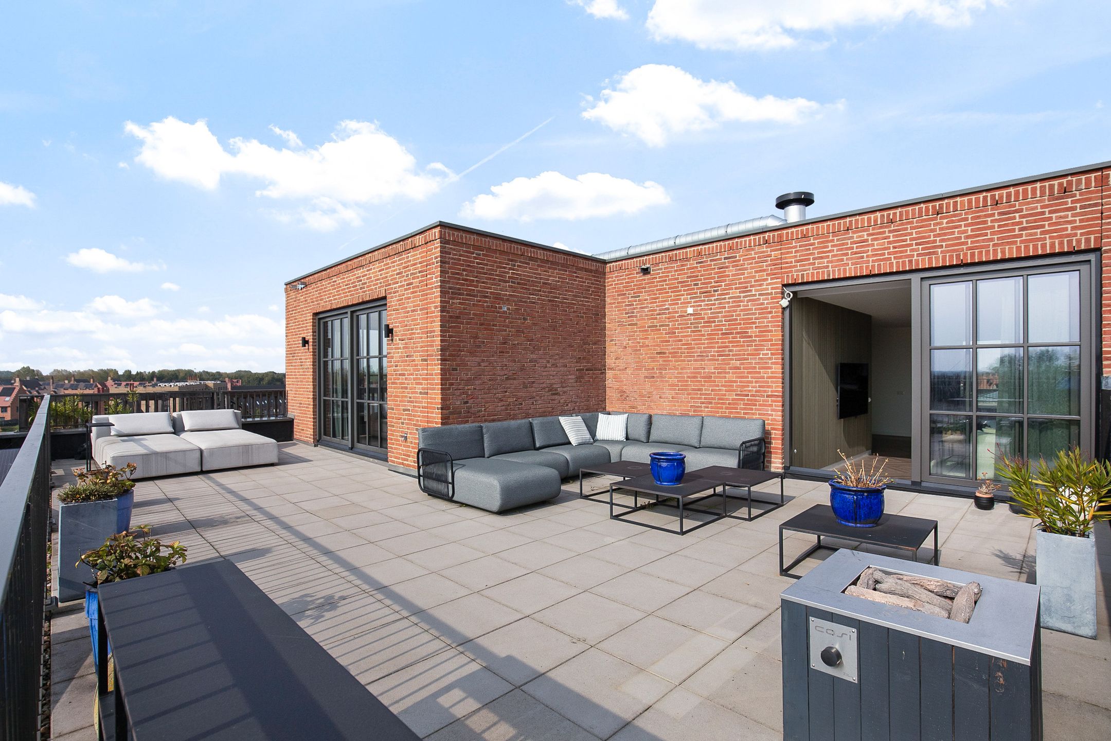 Luxury Penthouse with Panoramic Views and Two Rooftop Terraces — 15