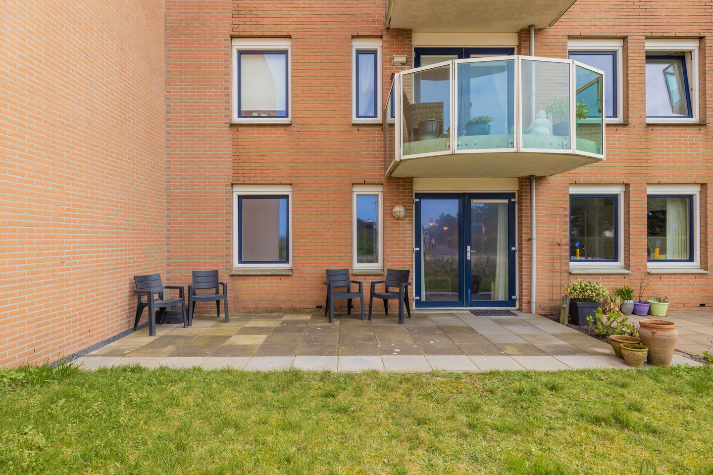 Spacious 2-Room Apartment with Sunny West-Facing Terrace and Dune Views — 20