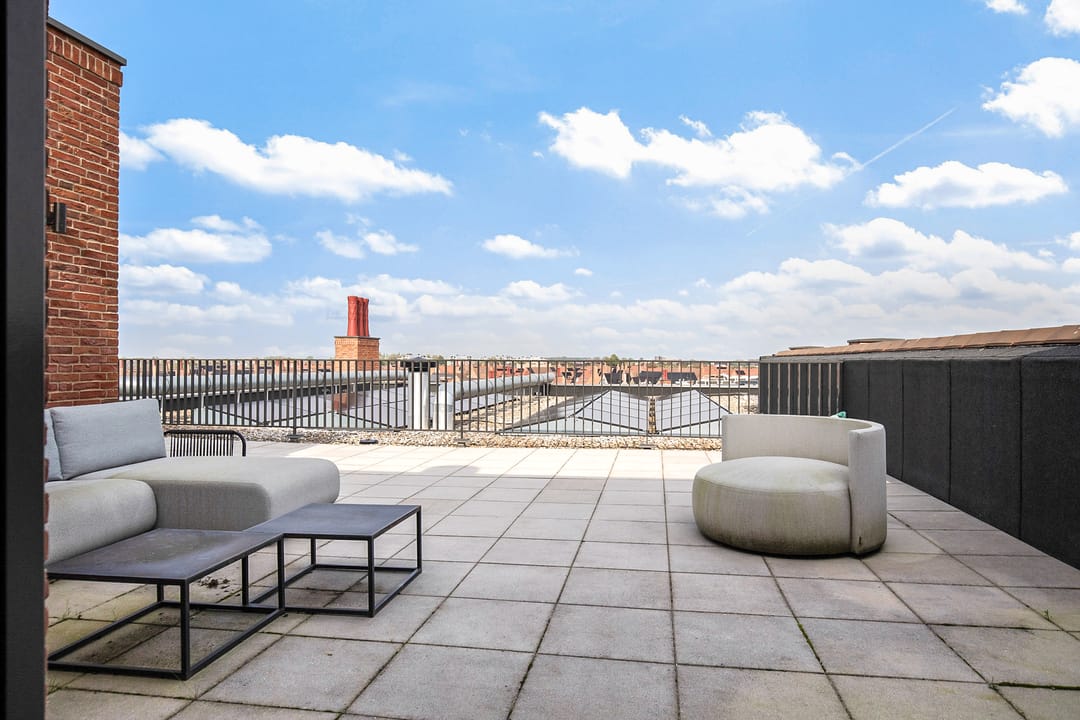 Luxury Penthouse with Panoramic Views and Two Rooftop Terraces — 53