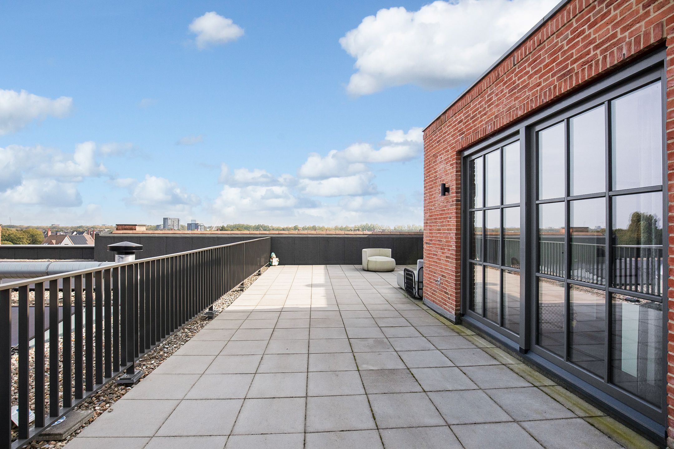 Luxury Penthouse with Panoramic Views and Two Rooftop Terraces — 54