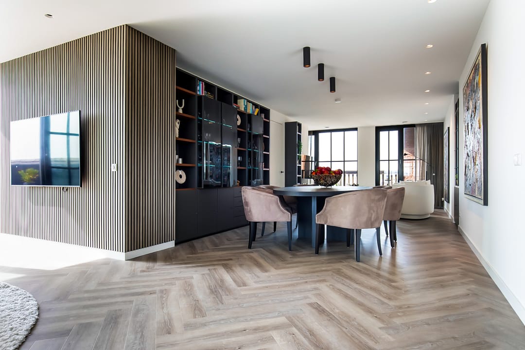 Luxury Penthouse with Panoramic Views and Two Rooftop Terraces — 26