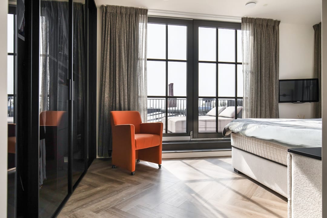 Luxury Penthouse with Panoramic Views and Two Rooftop Terraces — 32