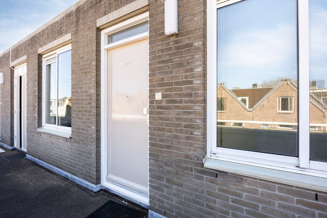 Light 2-Room Apartment in Popular Dapperbuurt Area — 17