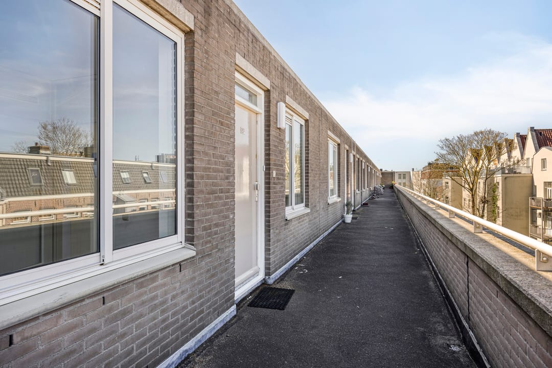 Light 2-Room Apartment in Popular Dapperbuurt Area — 16