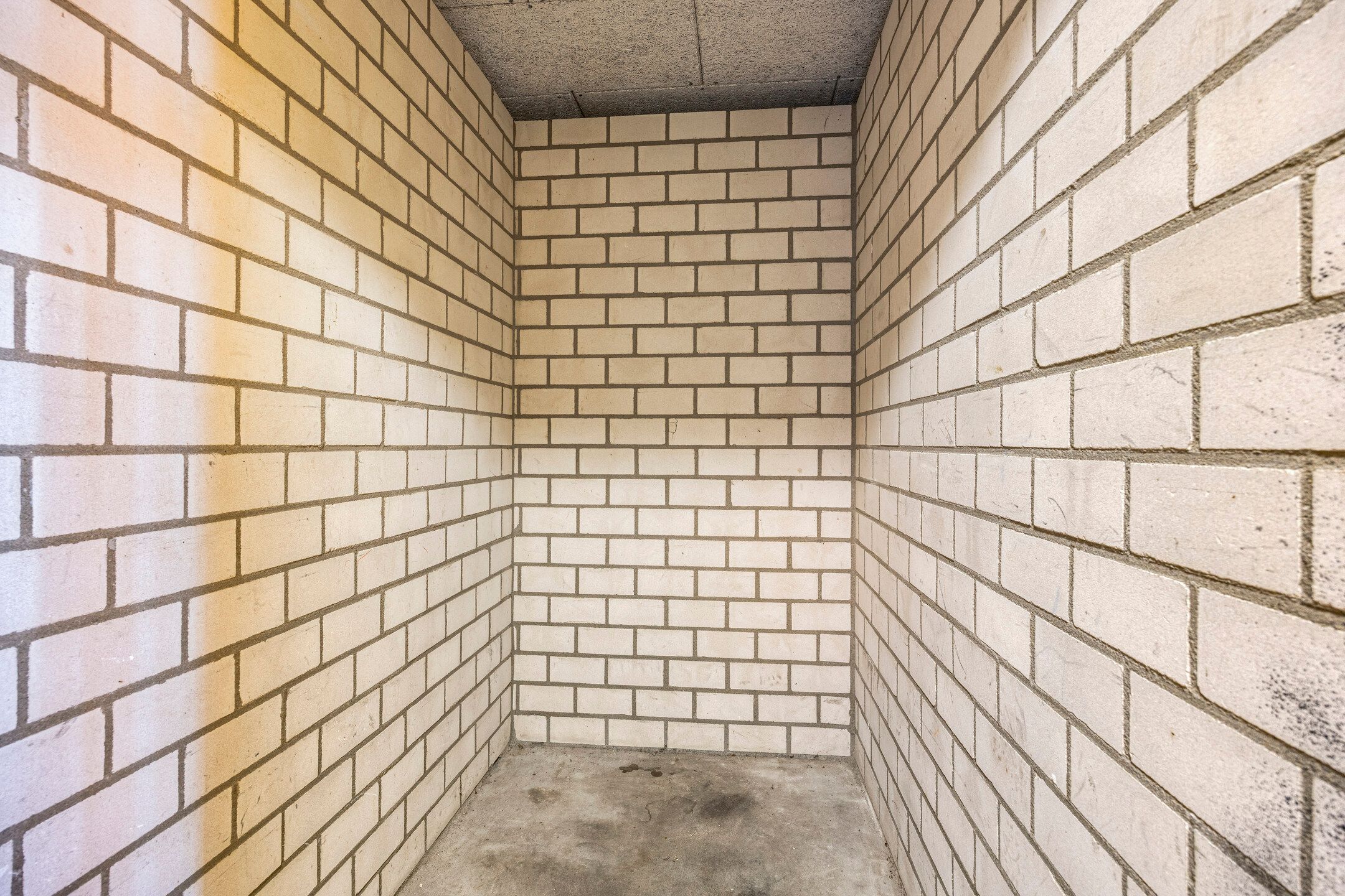 Light 2-Room Apartment in Popular Dapperbuurt Area — 18