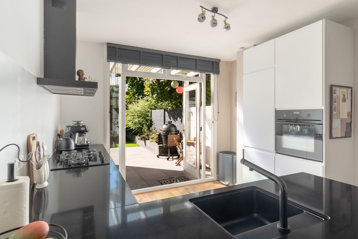 Ground-floor apartment with southwest-facing garden in popular Bomenbuurt — 25