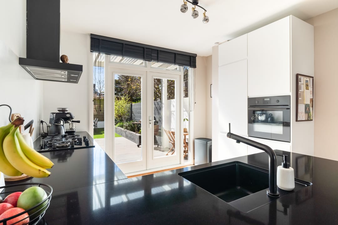 Ground-floor apartment with southwest-facing garden in popular Bomenbuurt — 23