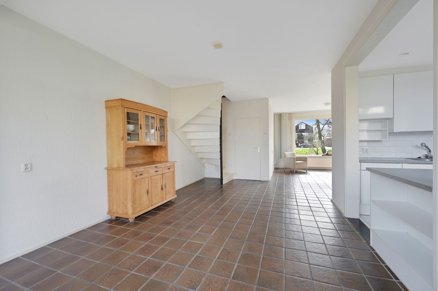 Corner House with Garage, Large Garden and Water View — 19