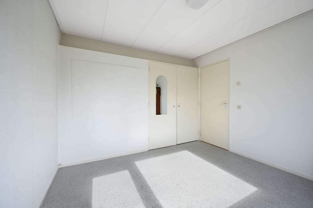 Corner House with Garage, Large Garden and Water View — 28