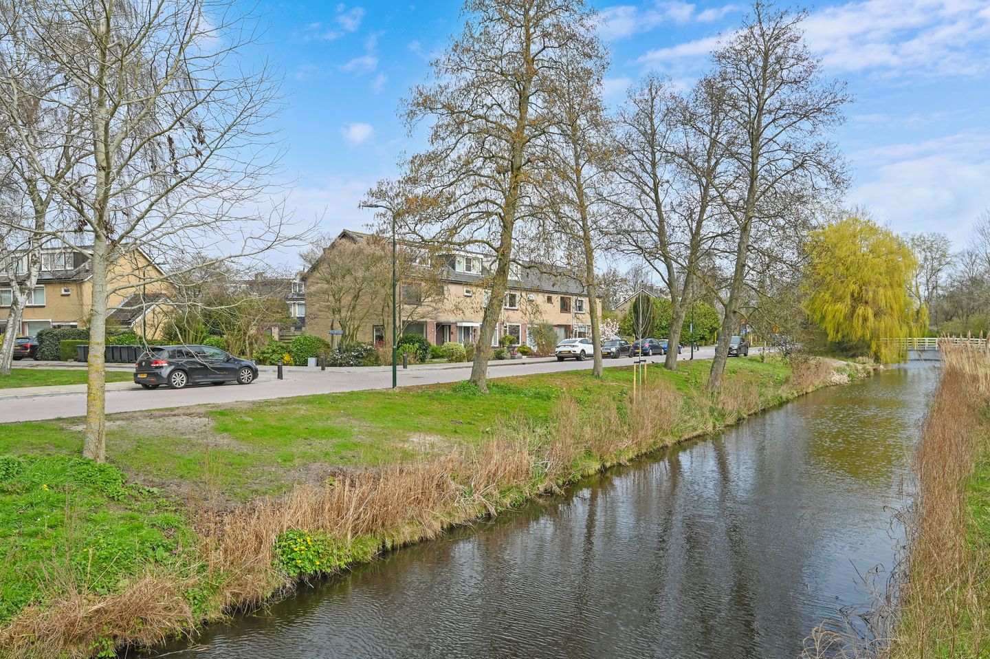 Corner House with Garage, Large Garden and Water View — 49