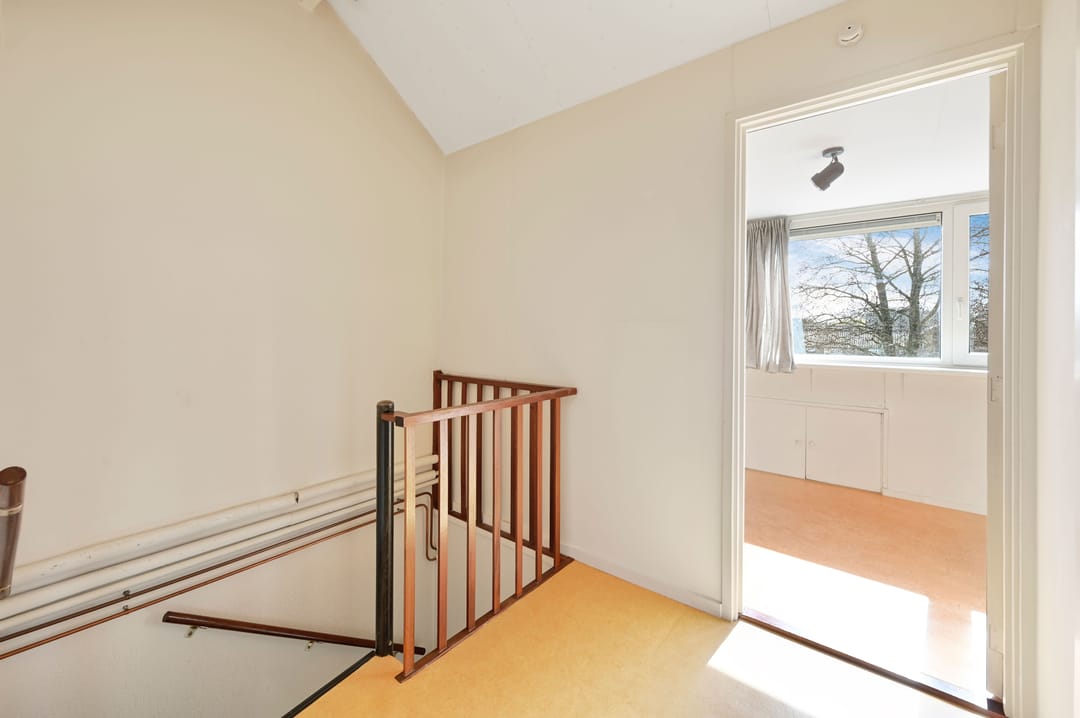 Corner House with Garage, Large Garden and Water View — 37