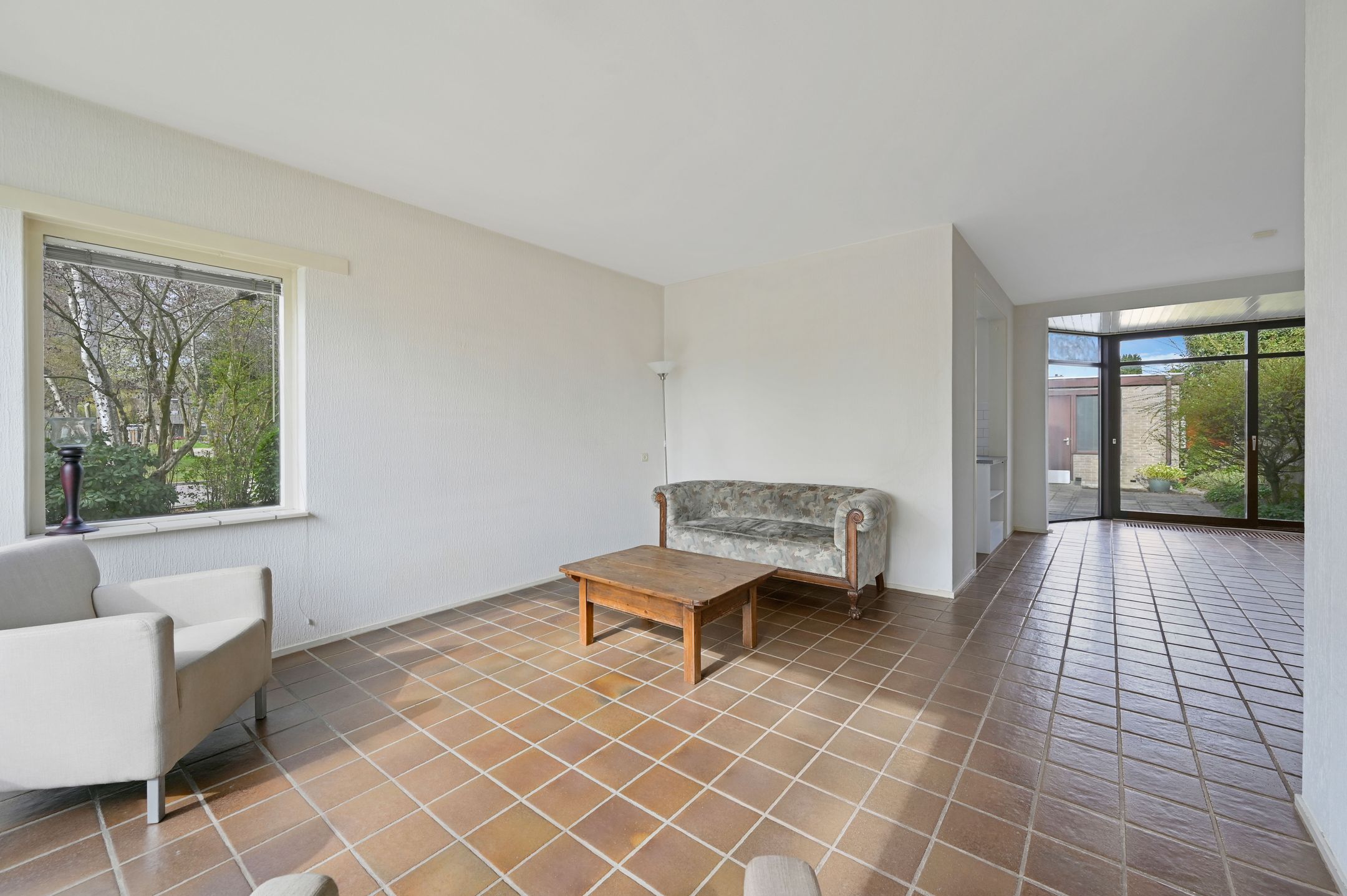Corner House with Garage, Large Garden and Water View — 15
