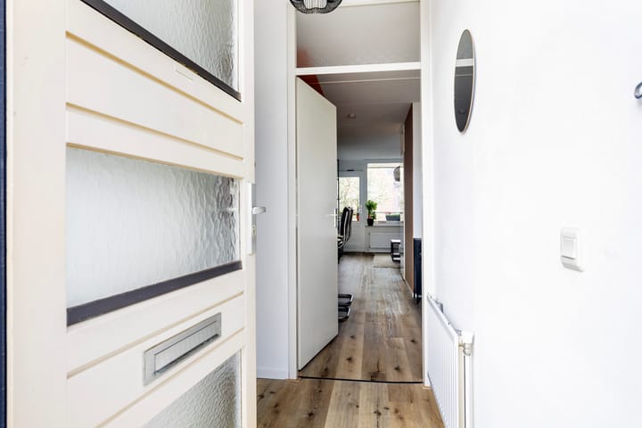 Photo 3 of Leliestraat 13-B