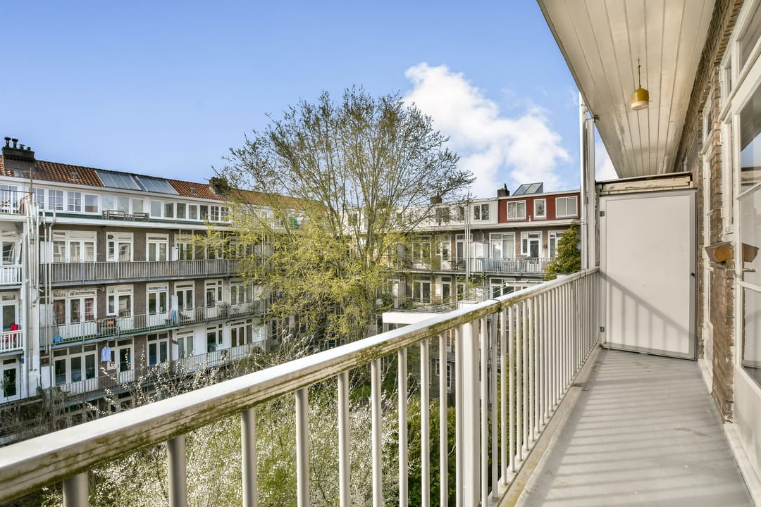 Atmospheric apartment in popular De Baarsjes neighborhood — 23