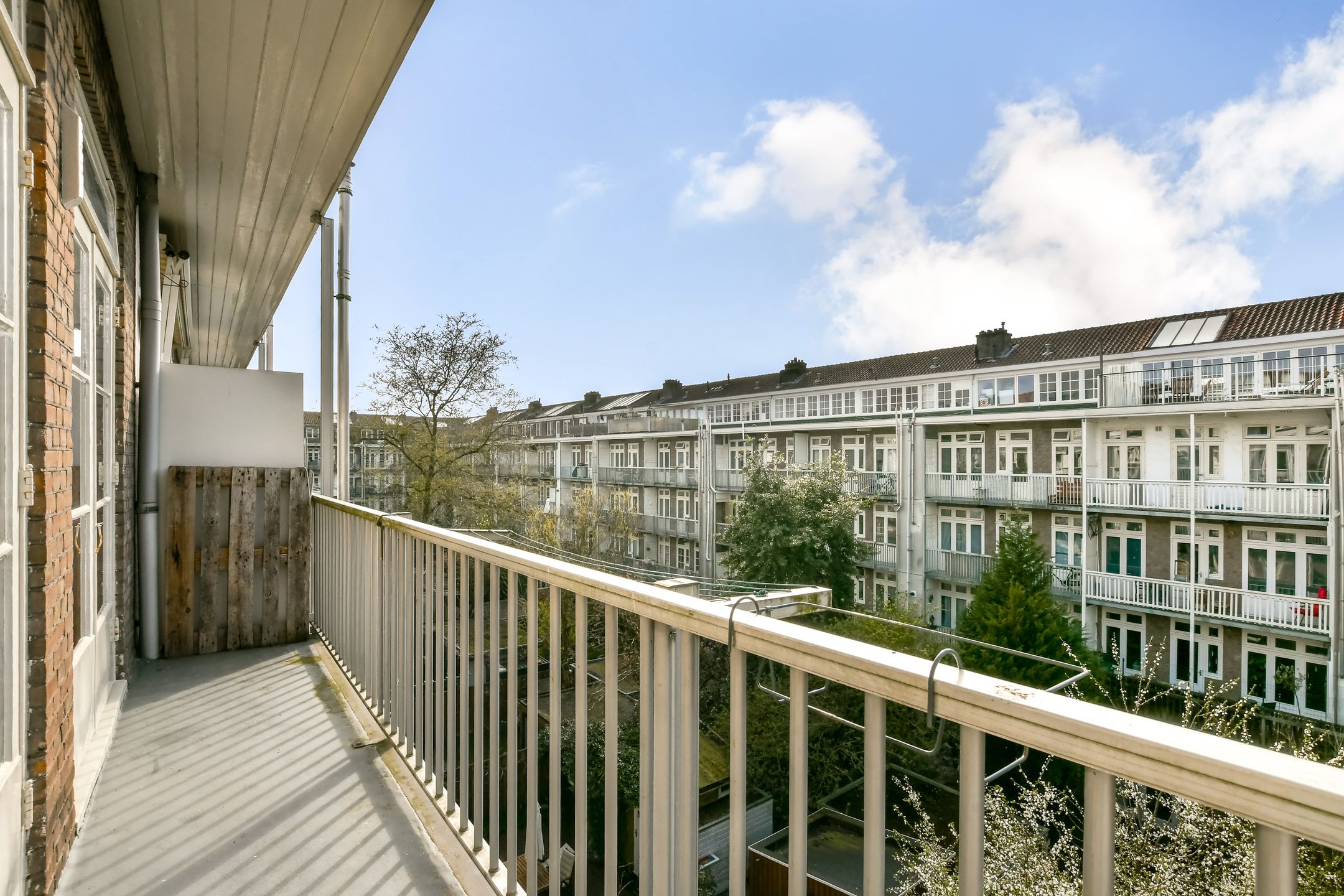 Atmospheric apartment in popular De Baarsjes neighborhood — 24