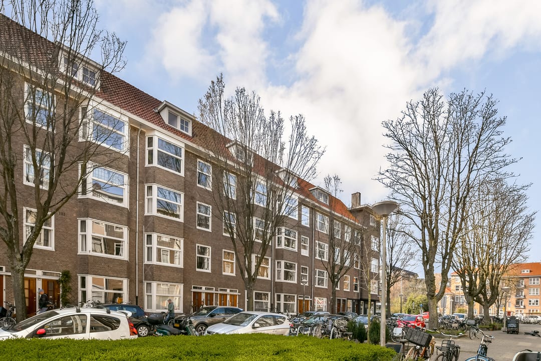 Atmospheric apartment in popular De Baarsjes neighborhood — 26