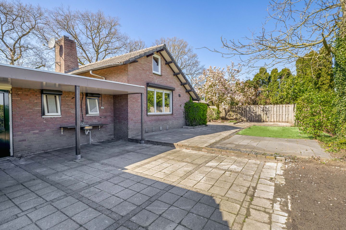 Photo 40 of Leensel 16