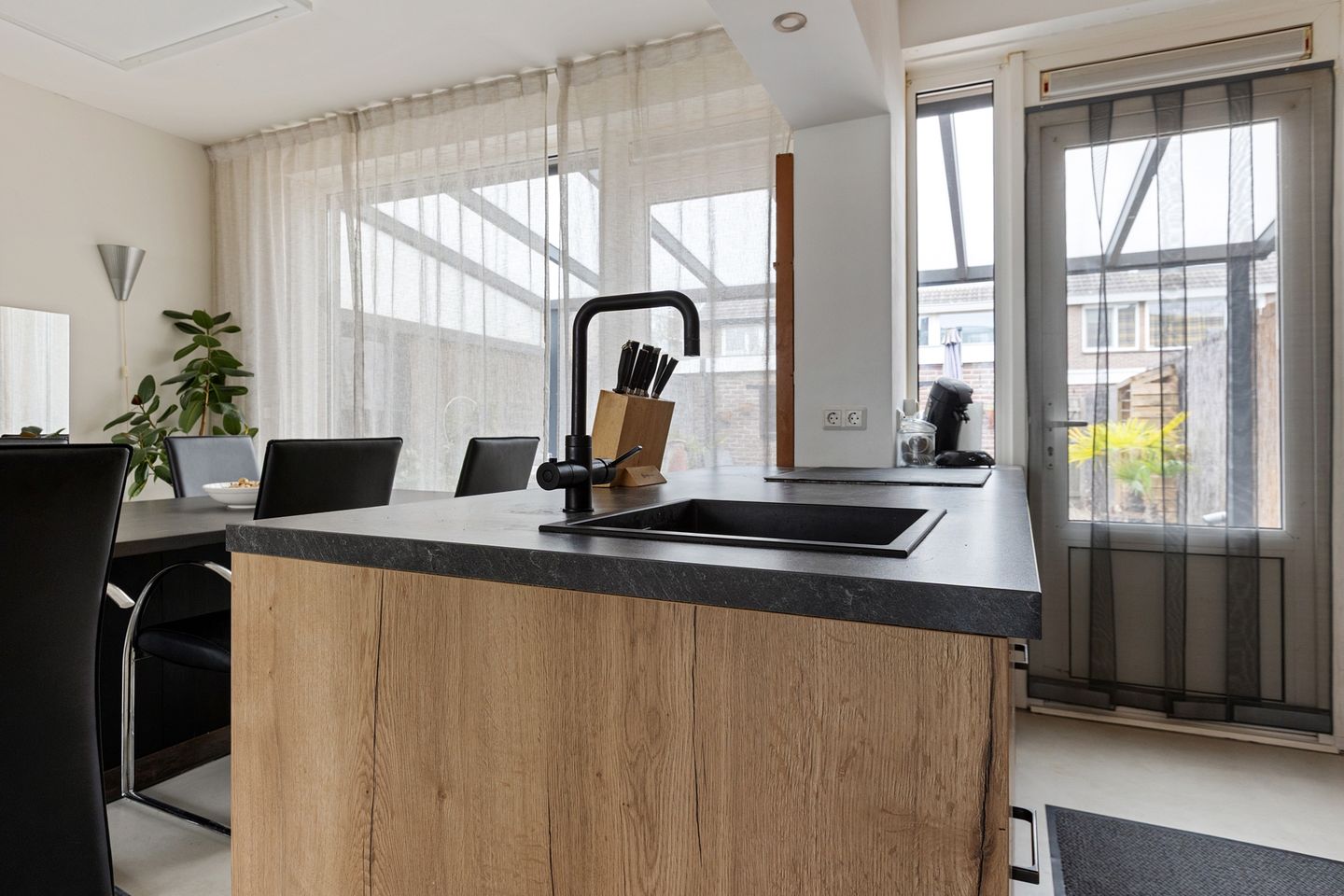 Photo 10 of Generaal Bentinckstraat 12