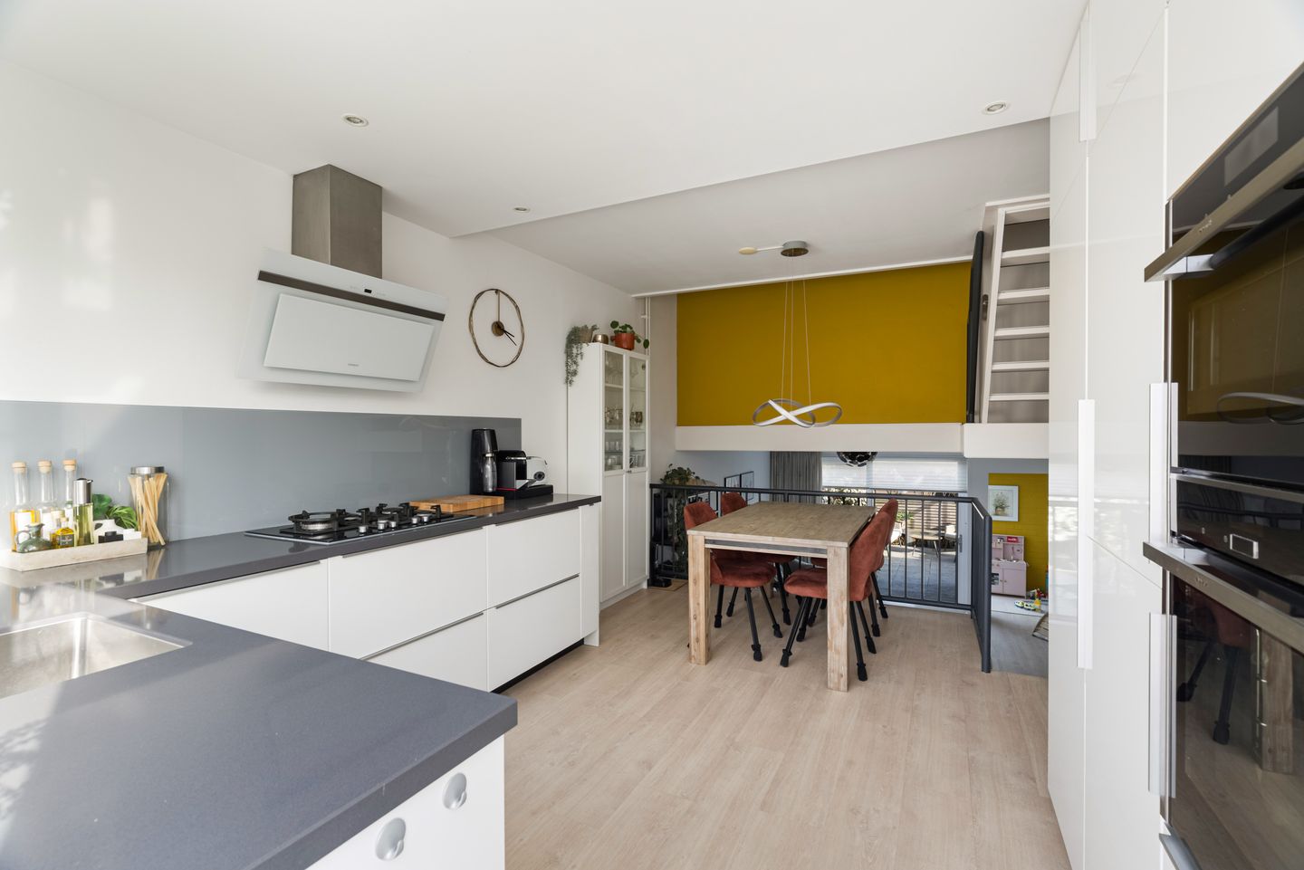 Foto 25 van Medeaschouw 56