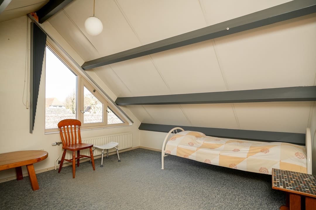 Charming Semi-Bungalow on Expansive Park-like Plot with Guest Accommodation — 26