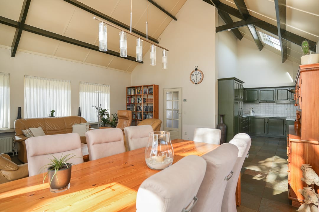 Charming Semi-Bungalow on Expansive Park-like Plot with Guest Accommodation — 17