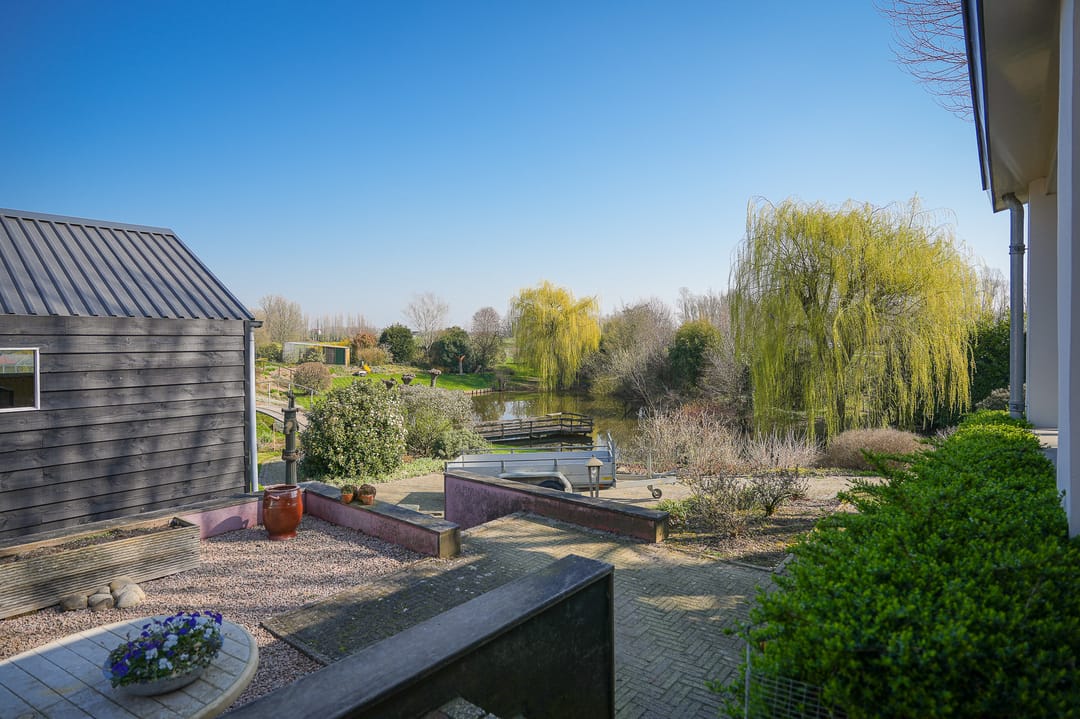 Charming Semi-Bungalow on Expansive Park-like Plot with Guest Accommodation — 37