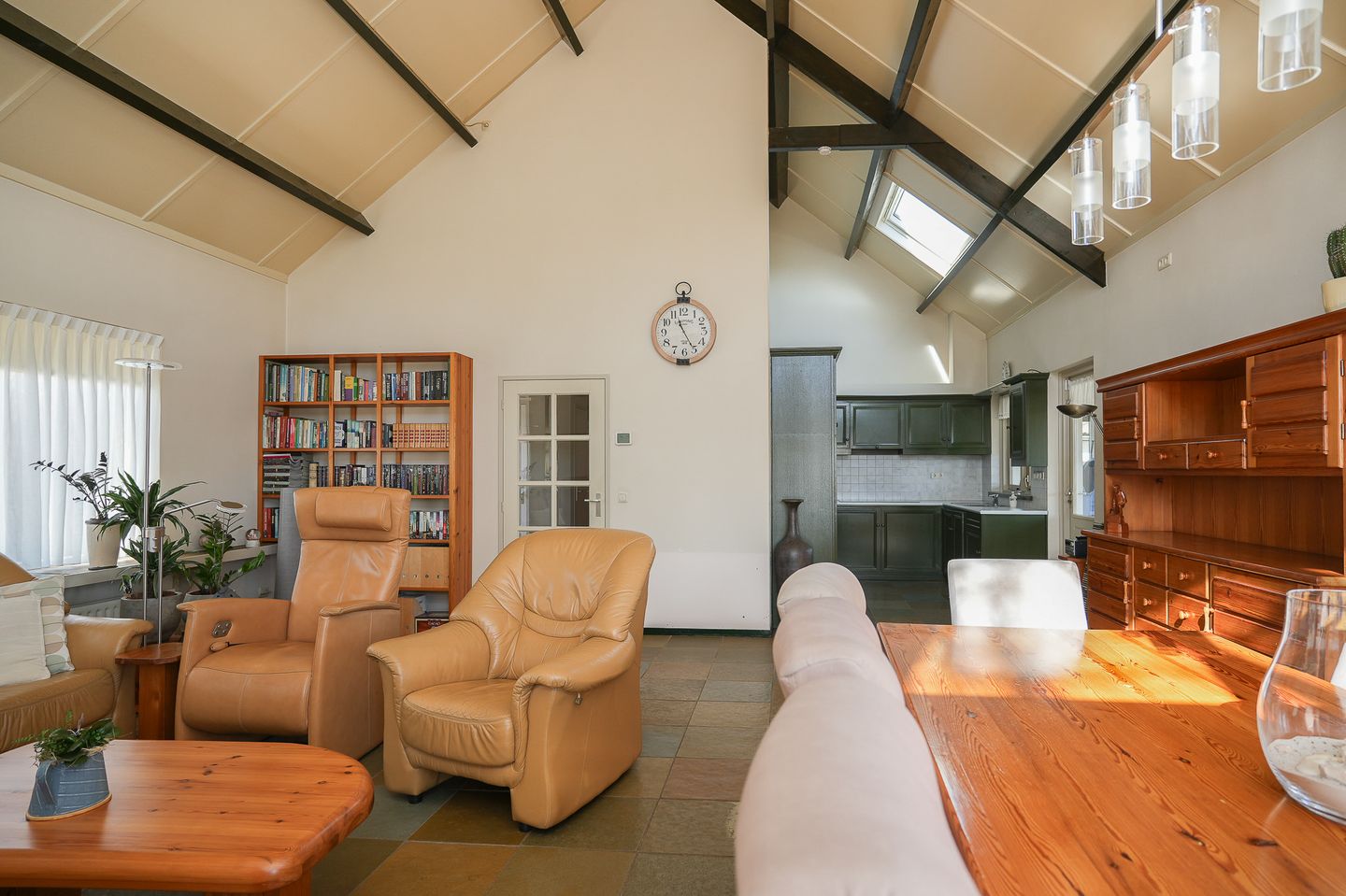 Charming Semi-Bungalow on Expansive Park-like Plot with Guest Accommodation — 14