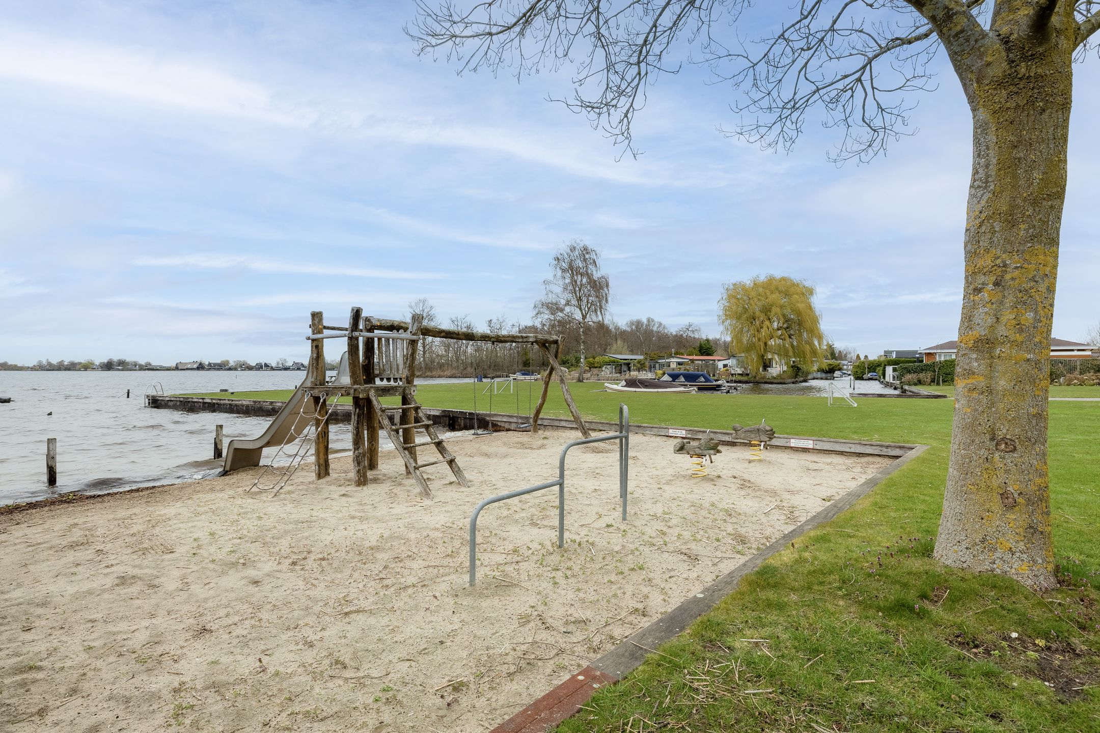 Foto 45 van Nieuw-Loosdrechtsedijk 217-C014