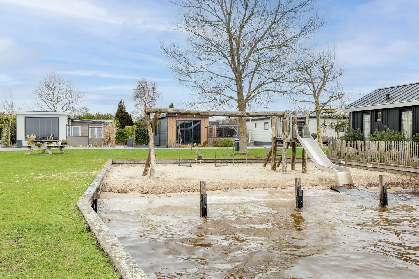 Foto 49 van Nieuw-Loosdrechtsedijk 217-C014