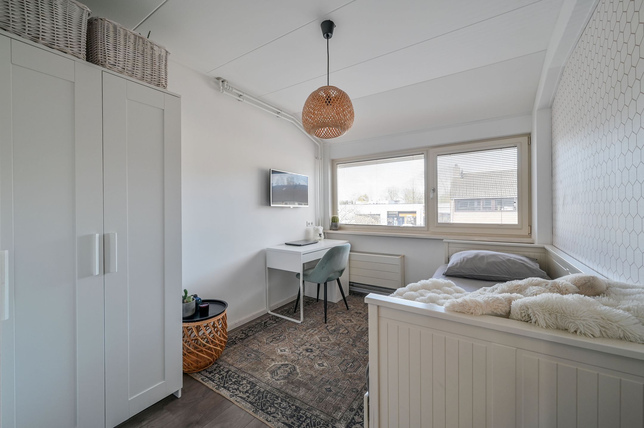 Ready-to-move-in corner home with 4 bedrooms and solar panels — 15