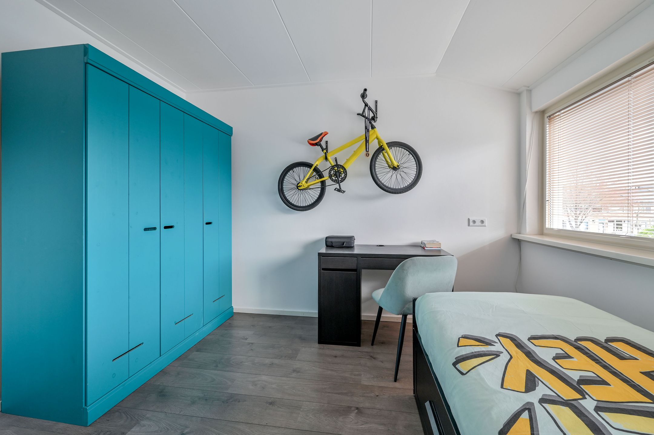 Ready-to-move-in corner home with 4 bedrooms and solar panels — 18