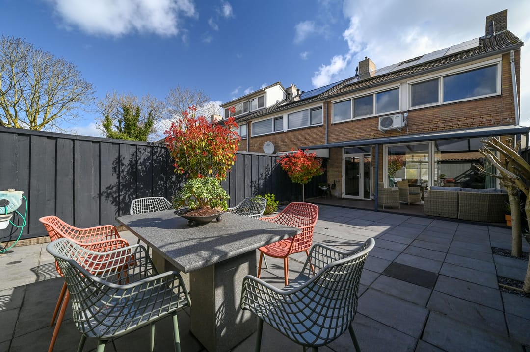 Ready-to-move-in corner home with 4 bedrooms and solar panels — 28
